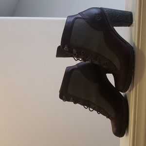 Timberland A11T5 Burgundy Heeled Boot
